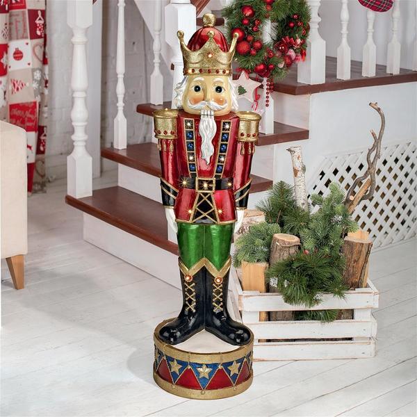 Design Toscano Illuminated Bavarian-Style Holiday Nutcracker Statue DB477008